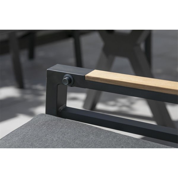 deVries Montana Dining Relaxsessel Aluminium / Textilene mit Teakarmlehne
