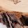Sterngraf Baumscheibe 23cm mit Gravur (Namen Datum) personalisierte Holz-Gedenkplatte Sternenkinder Grabschmuck Gedenken Trauer Andenken an verstorbene Kinder Grab-Dekoration mit Engels-Flügeln Sternen MotivTR1